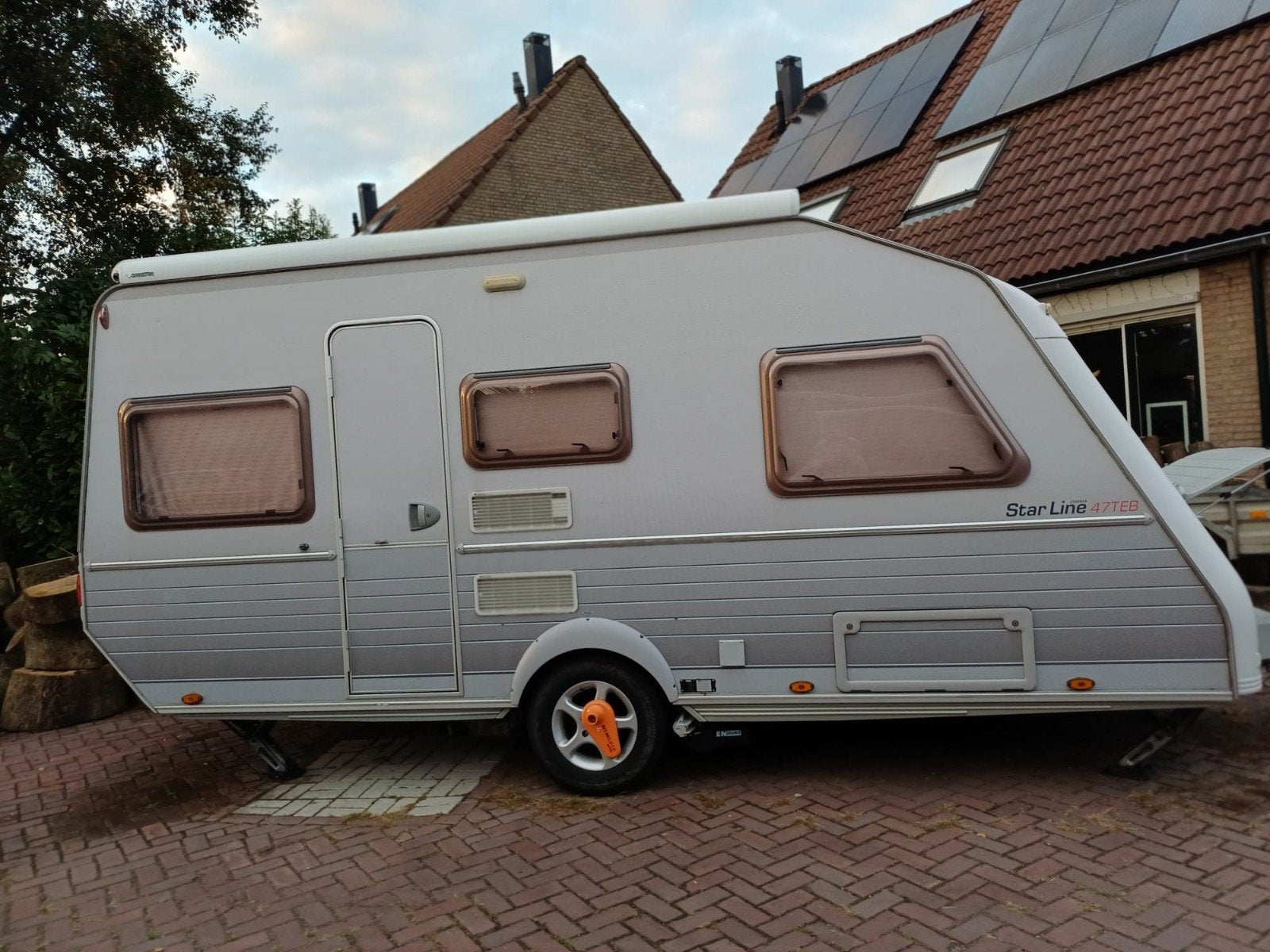 Kip Starline Cinema 47 TEB, Kip, Treinzit, Particulier, 2 aparte bedden