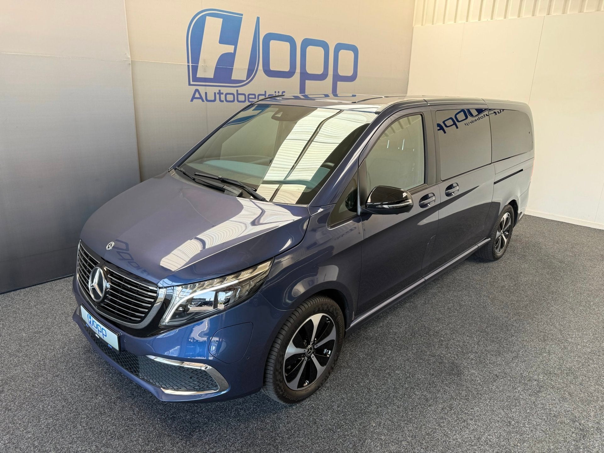Mercedes-Benz EQV 300 L3 - 8-Pers. - Airmatic - Leer - Elec, Auto's, Gebruikt, Blauw, 204 pk, Geïmporteerd