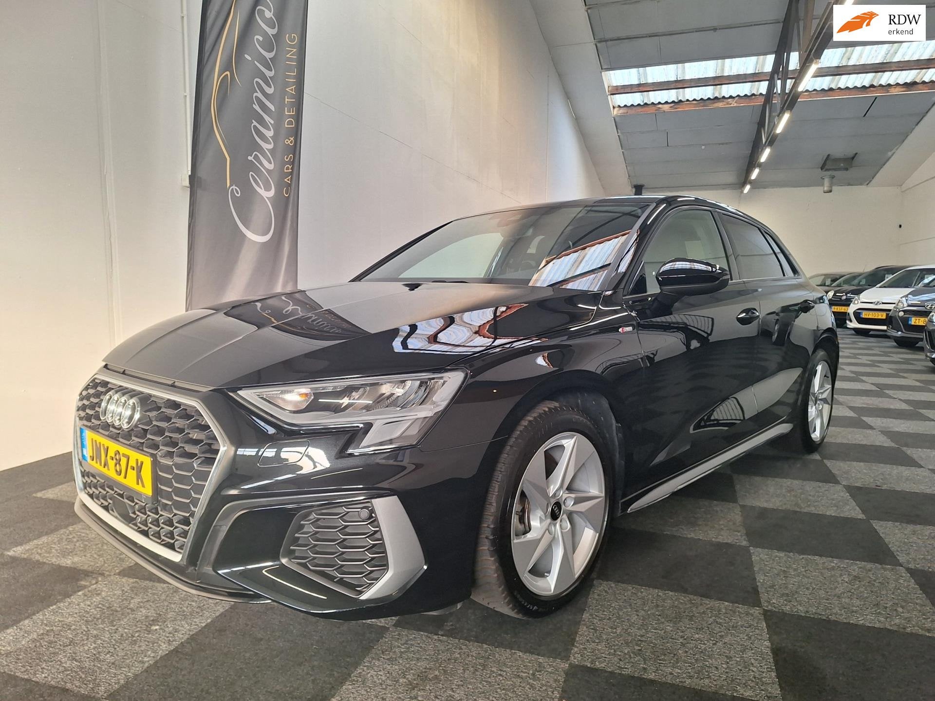 Audi A3 SPORTBACK 2024. 30 TFSI S-LINE. 1e EIG. 26.000 km., Voorwielaandrijving, Gebruikt, Zwart, Automatische klimaatregeling