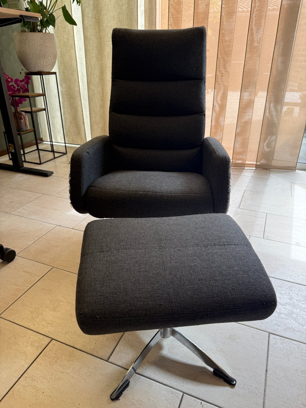 Gratis: fauteuil met voetenbank - Grijs, Huis en Inrichting, Fauteuils, Ophalen, Gebruikt, Minder dan 75 cm, Stof