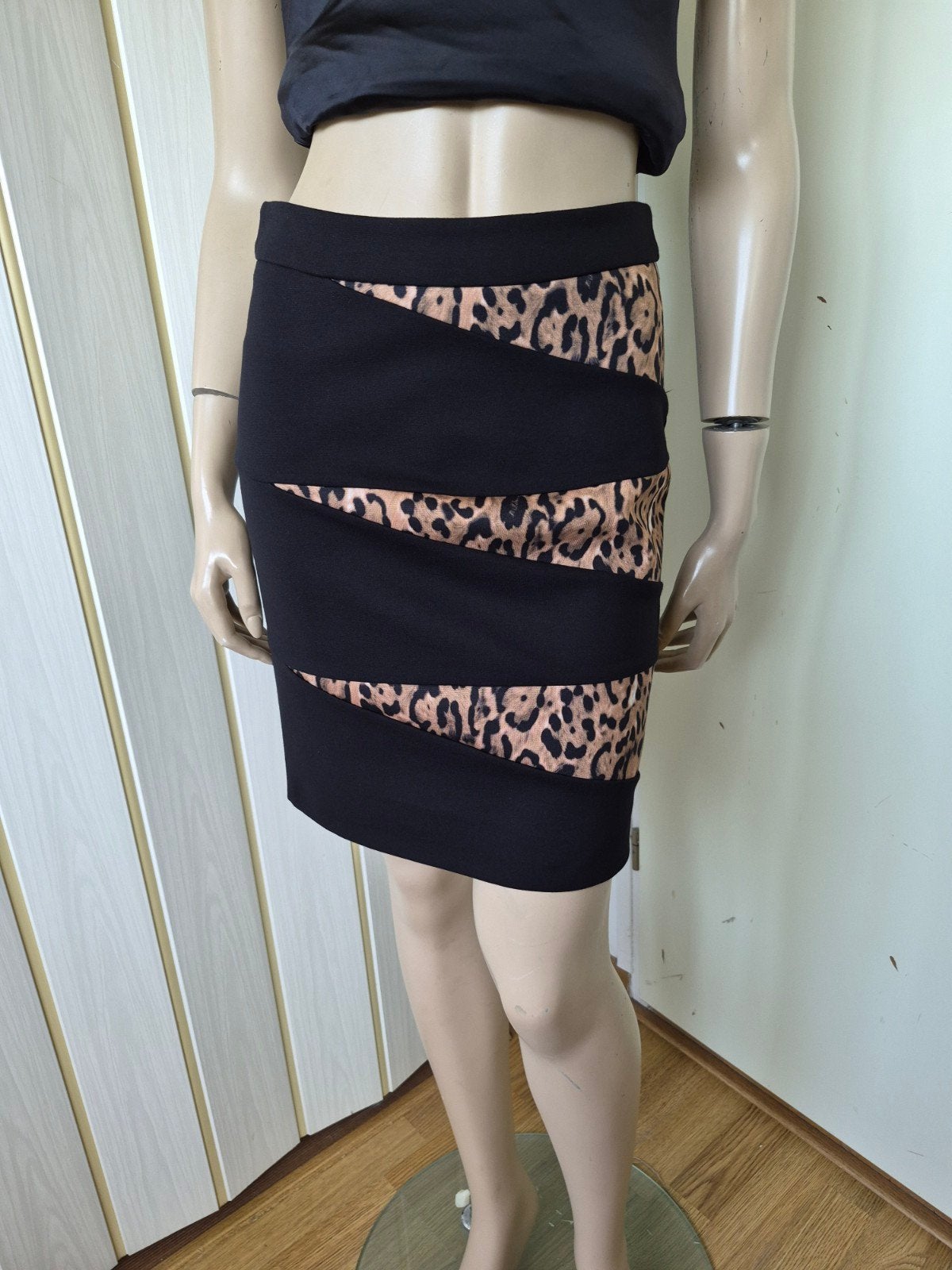 Guess Marciano rokje zwart/panter maat S/36, Kleding | Dames, Rokken, Guess, Zwart, Ophalen of Verzenden, Zo goed als nieuw