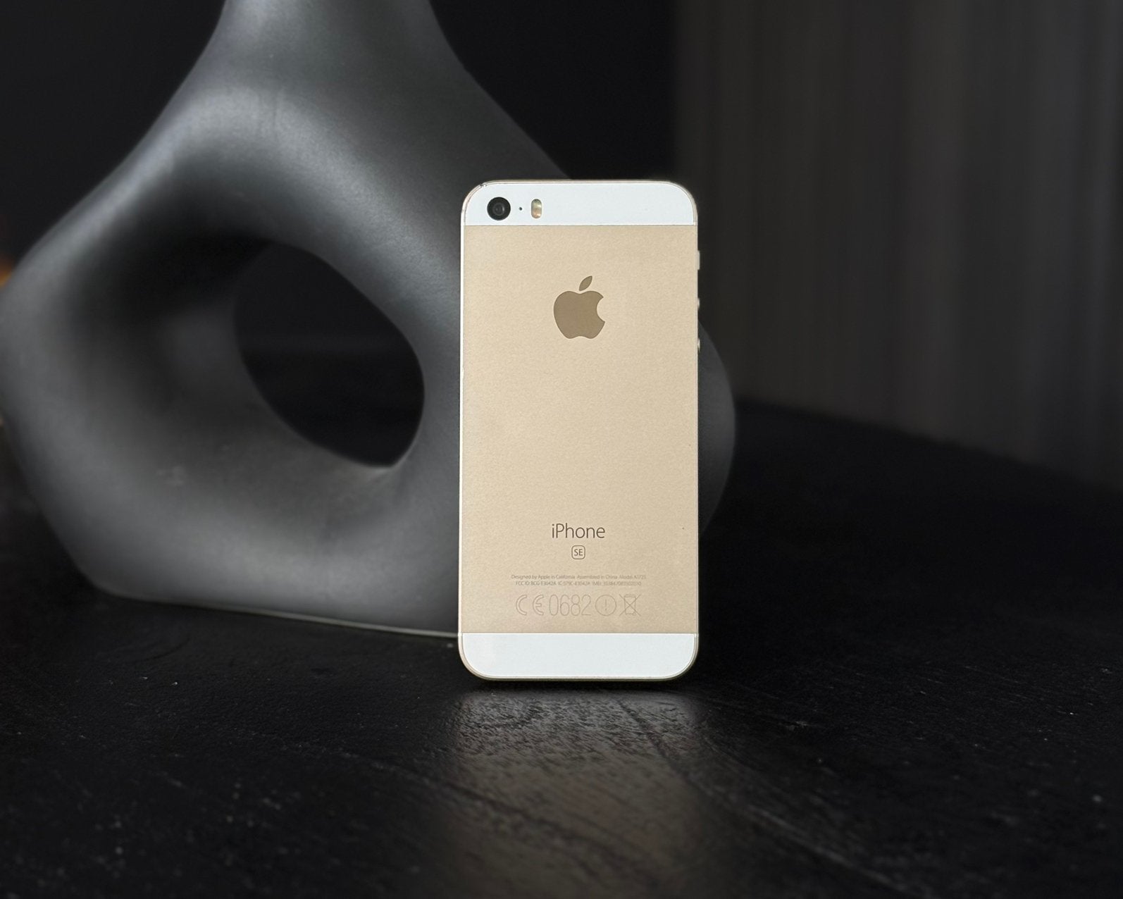 Apple iPhone SE 64GB Gold, Telecommunicatie, Gebruikt, IPhone SE (2016), 88 %, Ophalen of Verzenden