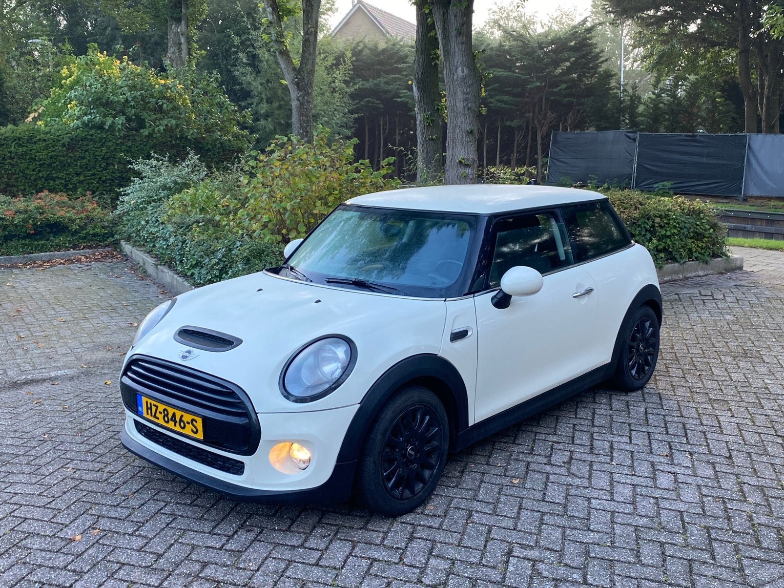 Mini 1.5 Cooper Business f56 2016 Wit airco navie lees adv, Auto's, Voorwielaandrijving, 136 pk, Zwart, 4 stoelen