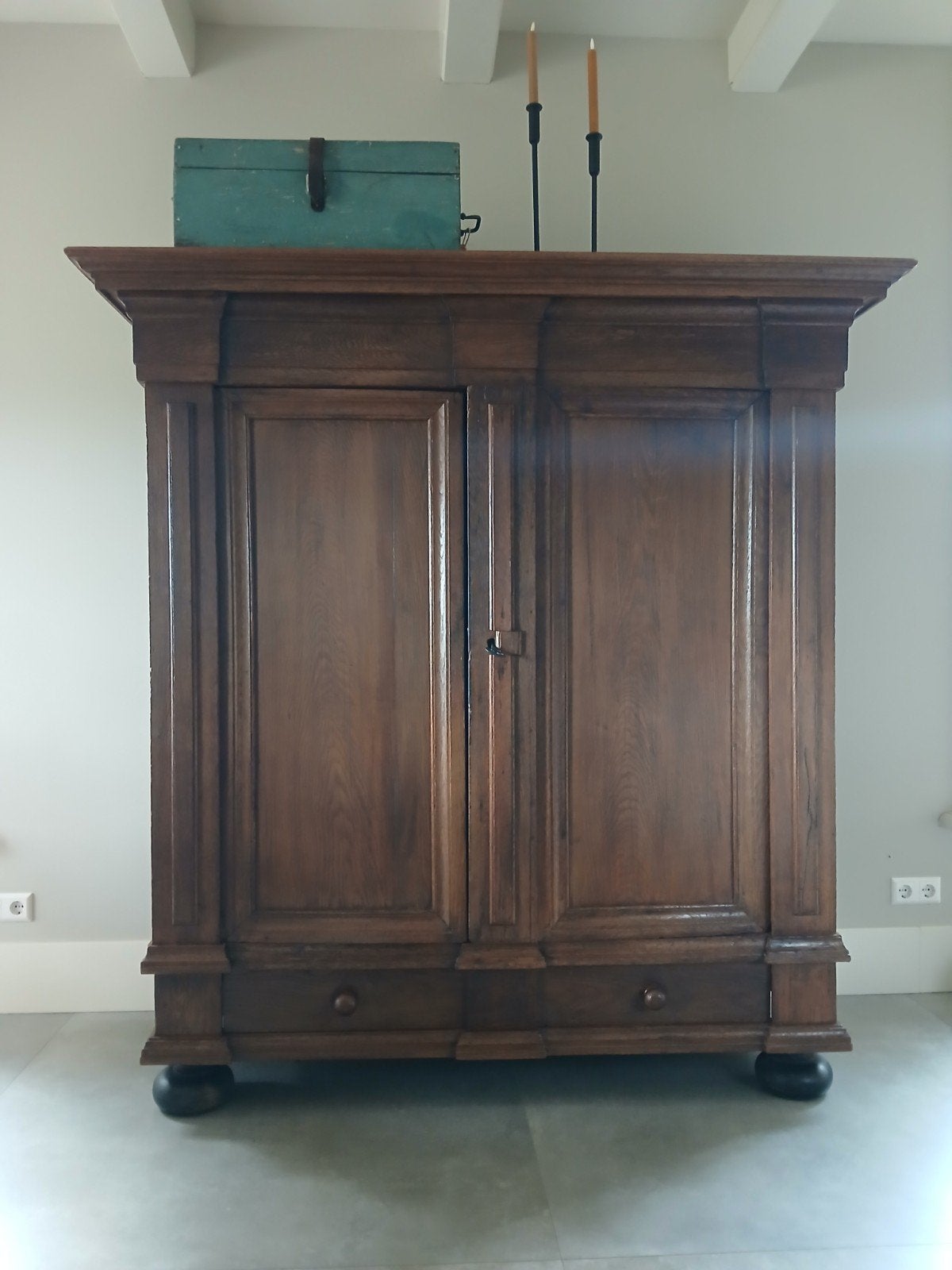 Stoere robuuste kast, Ophalen