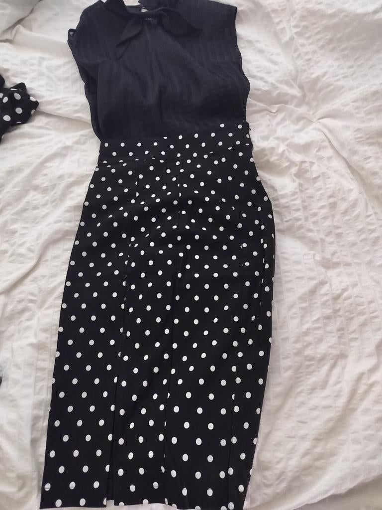 Polladot kokerrok zwart wit M zwarte blouse, Kleding | Dames, Ophalen of Verzenden, Zo goed als nieuw, Maat 38/40 (M), Zwart