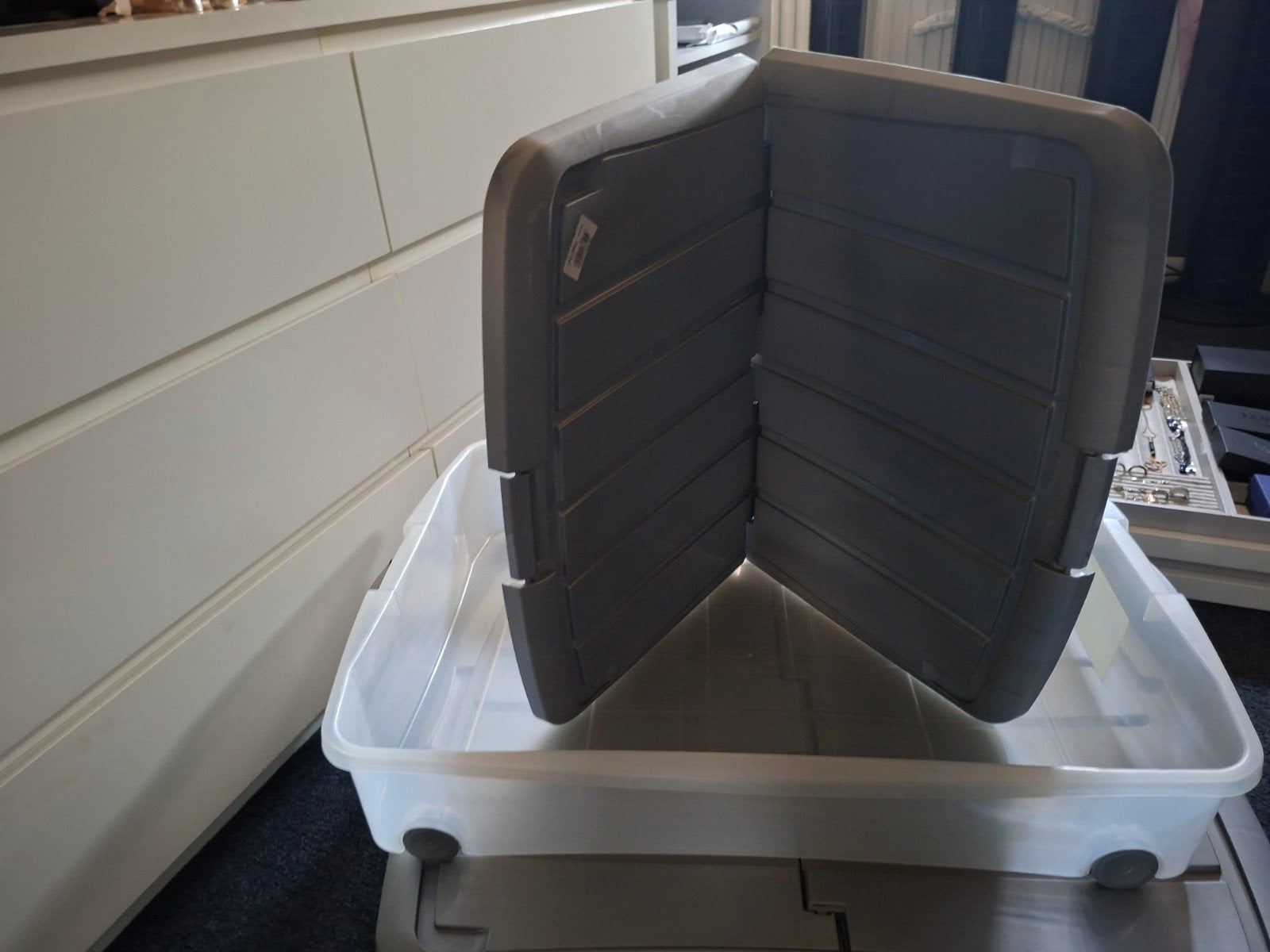 Opvouwbare wasmand/opbergbak met wielen, Ophalen