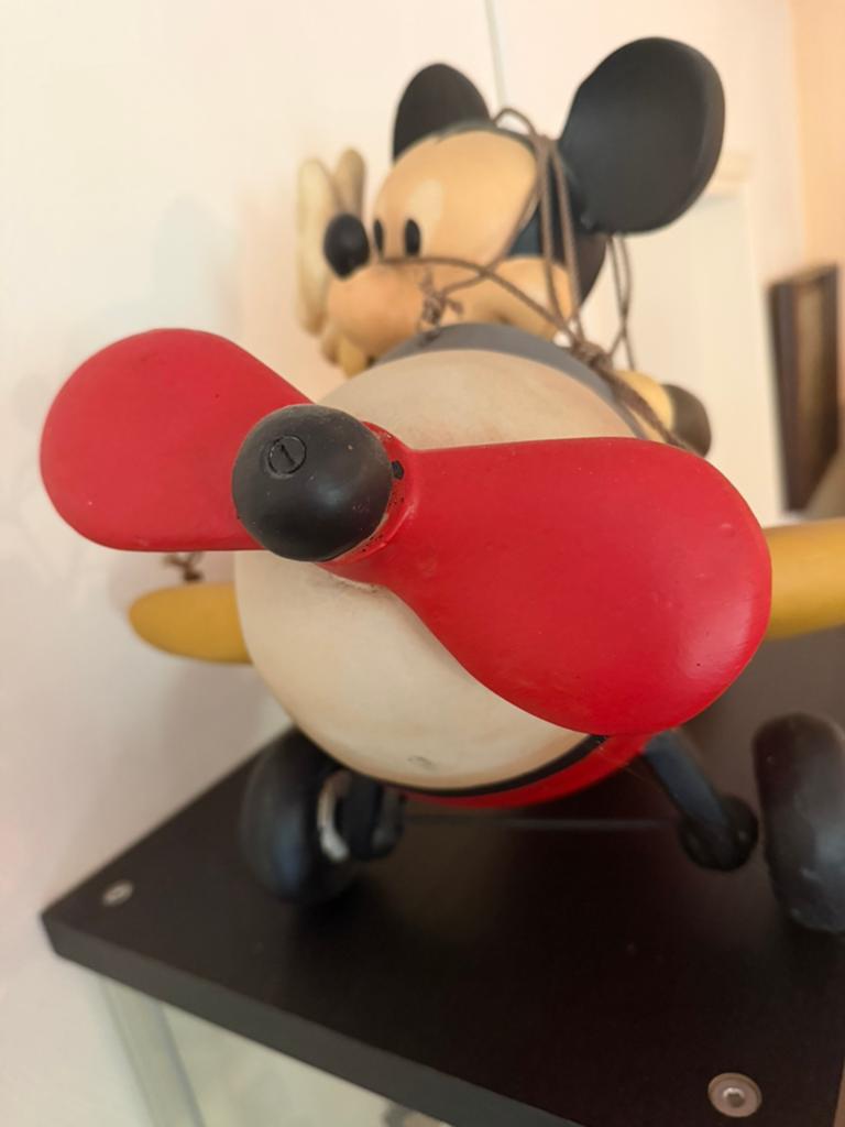 Mickey mouse in vliegtuig, Verzamelen, Disney, Ophalen of Verzenden, Mickey Mouse, Zo goed als nieuw, Beeldje of Figuurtje