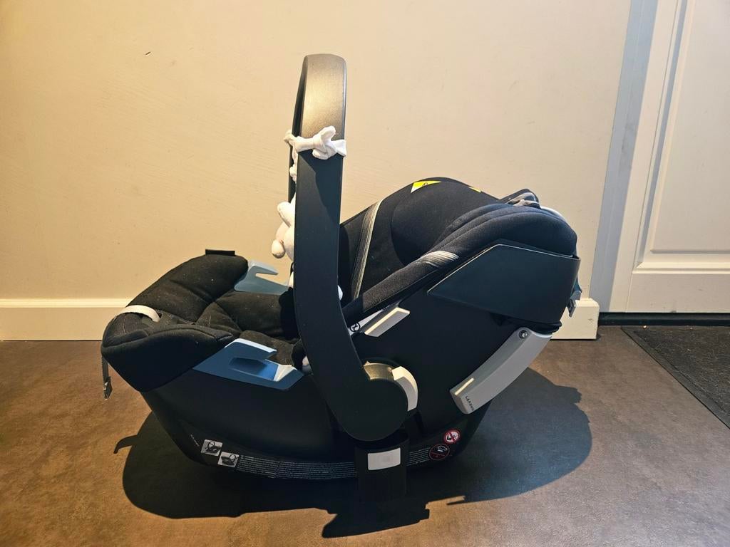 Cybex Aton 5 autostoeltje met base, Autogordel of Isofix, Gebruikt, Zijbescherming, 0 t/m 13 kg