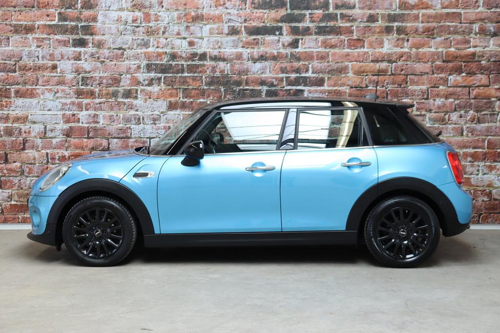 MINI Hatchback Cooper Business 5 deurs / Navigatiesysteem /, Gebruikt, Blauw, 49 €/maand, Origineel Nederlands