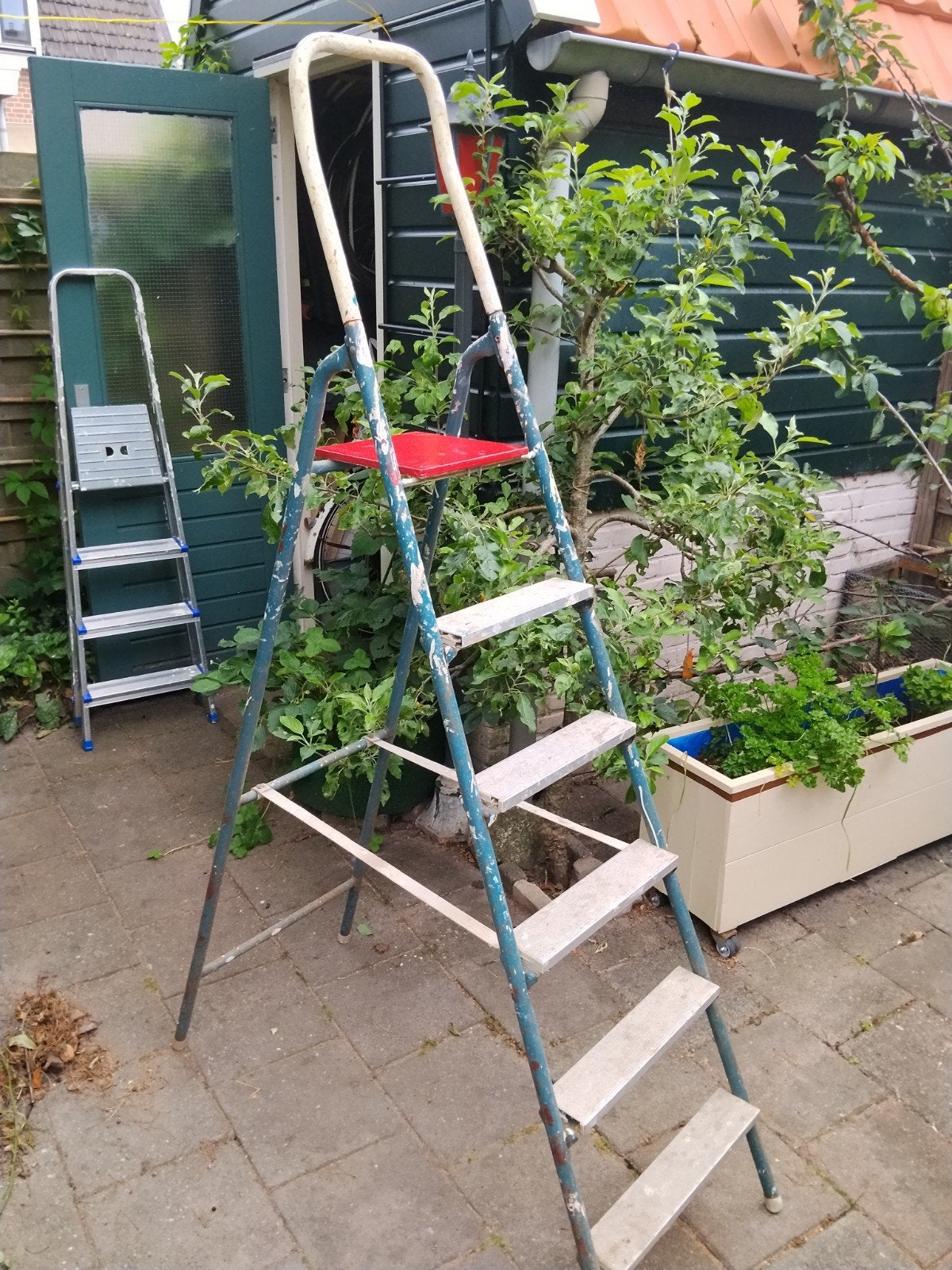 Ouderwetse stalen keukentrap, 5 treden., Doe-het-zelf en Verbouw, Ladders en Trappen, Ophalen, Gebruikt, Minder dan 2 meter