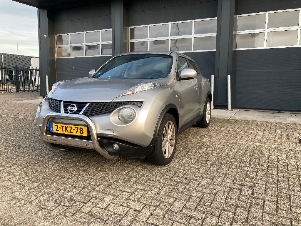 Nissan Juke 1.6 CVT Automaat, Nap, Stof, 1250 kg, Zwart, 4 cilinders