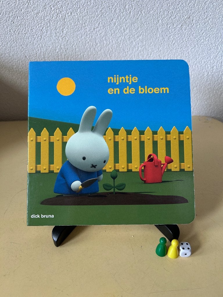 Kartonboekje: nijntje en de bloem - Dick Bruna, Boeken, Ophalen of Verzenden, Zo goed als nieuw, Dick Bruna, 1 tot 2 jaar