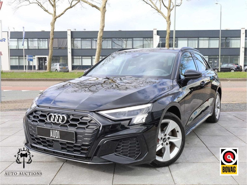 Audi A3 Sportback 45 TFSI e S edition Competition S-Line | 2, Auto's, Audi, Stof, Gebruikt, 4 cilinders, Zwart