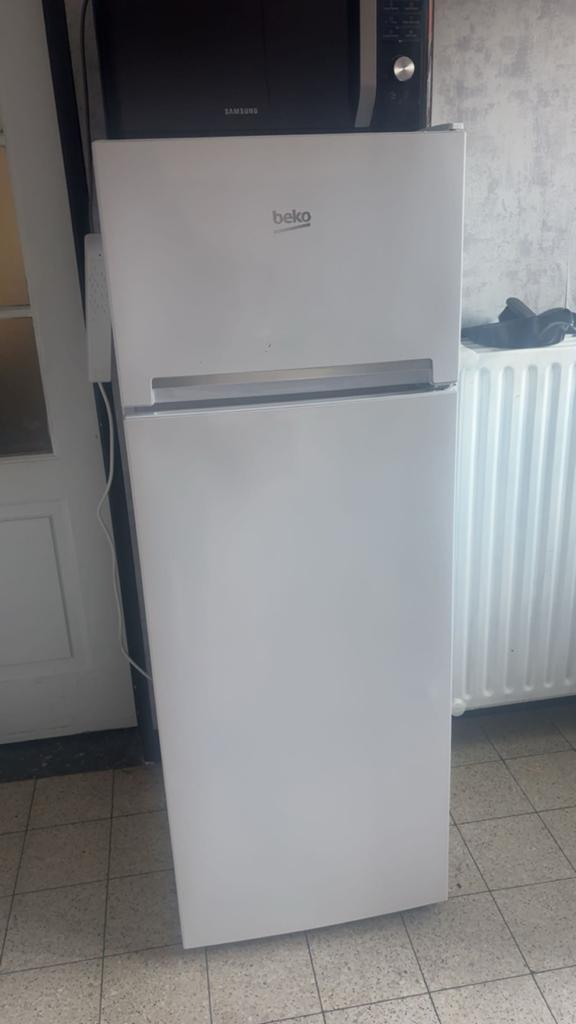 Beko Koelkast met vriesvak - RDSA240K40WN, Witgoed en Apparatuur, Koelkasten en IJskasten, Ophalen, 200 liter of meer, Zo goed als nieuw