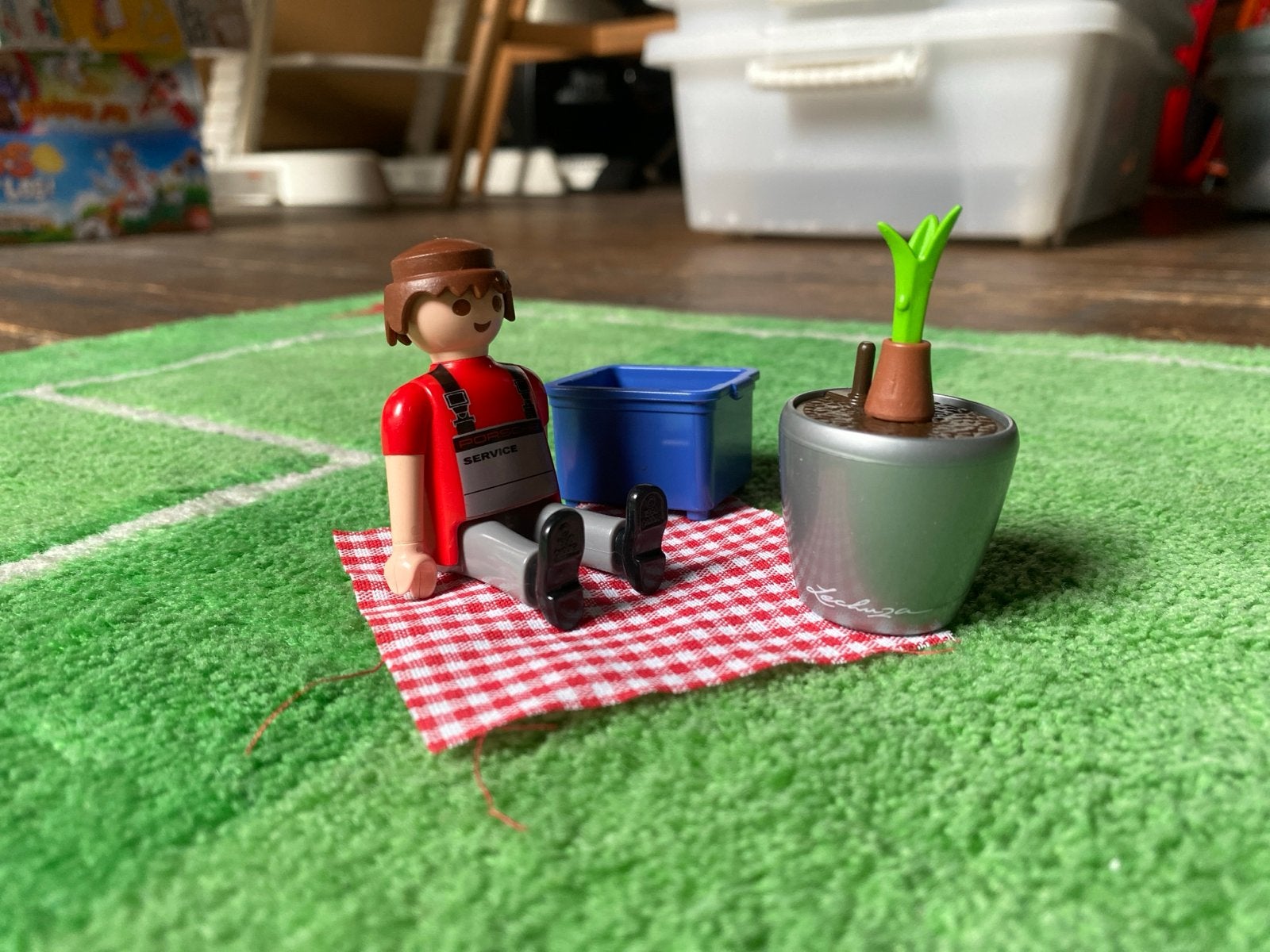 Diverse Playmobil spullen: figuur, plant en bakje, Ophalen of Verzenden, Gebruikt, Losse onderdelen, Figuren