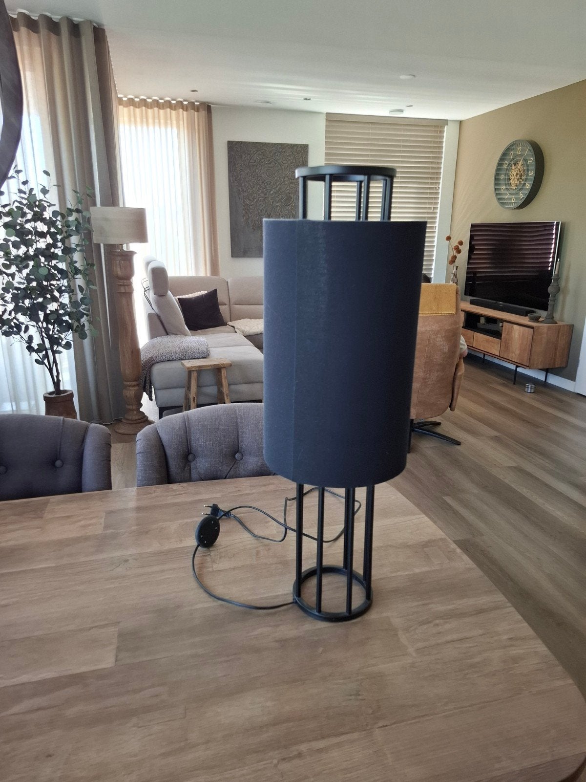 Schemerlamp zo goed als nieuw met zwart metalen voet en kap, Ophalen of Verzenden, Schemerlamp, Textiel, Zo goed als nieuw