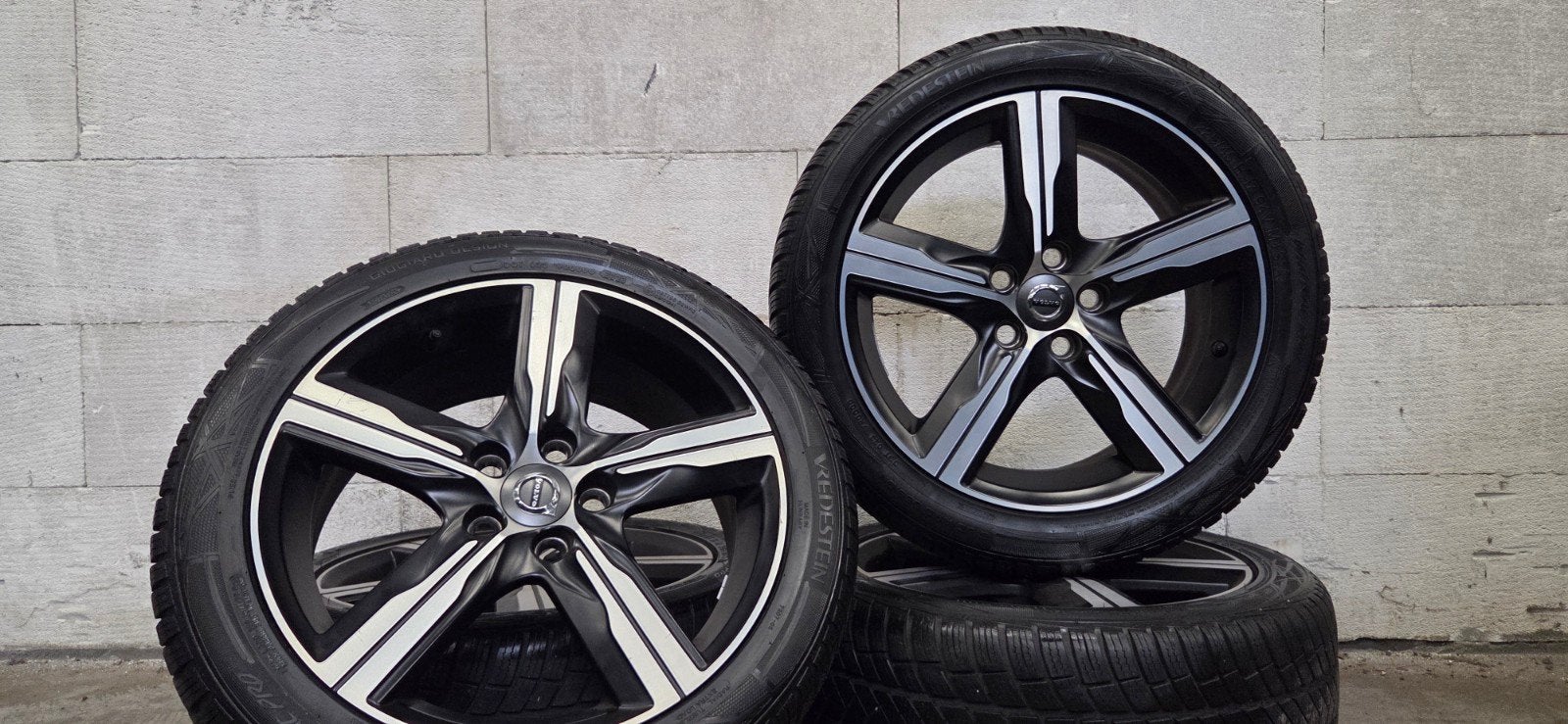 17" Volvo R-design Ixion lll V40 V50 C30 velgen winterbanden, Gebruikt, Banden en Velgen, 17 inch, V