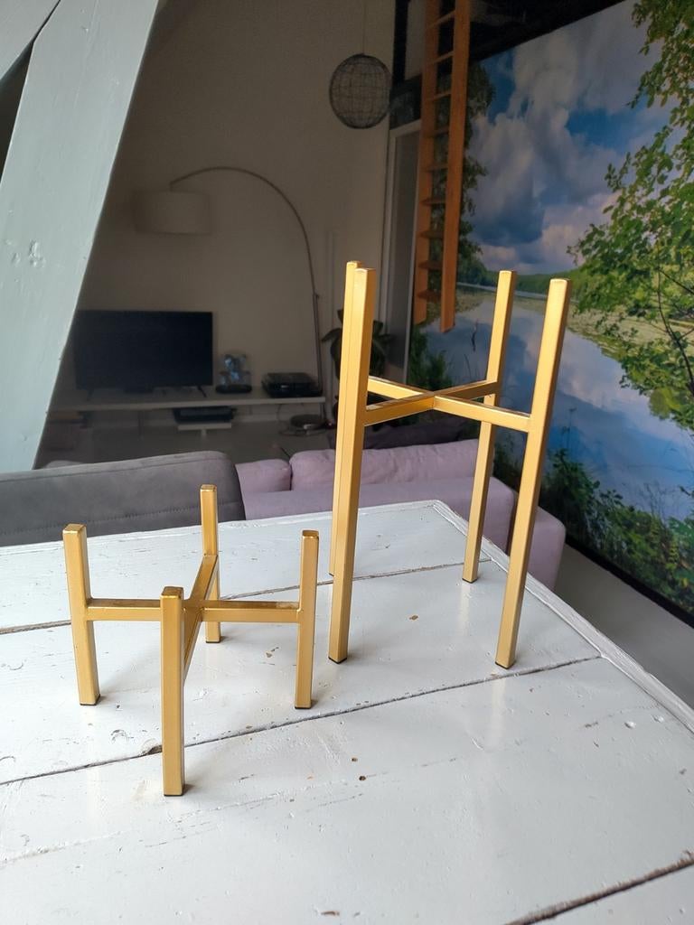 Set van 2 gouden plantenstandaards - modern design, Binnen, Ophalen of Verzenden, Zo goed als nieuw, Metaal