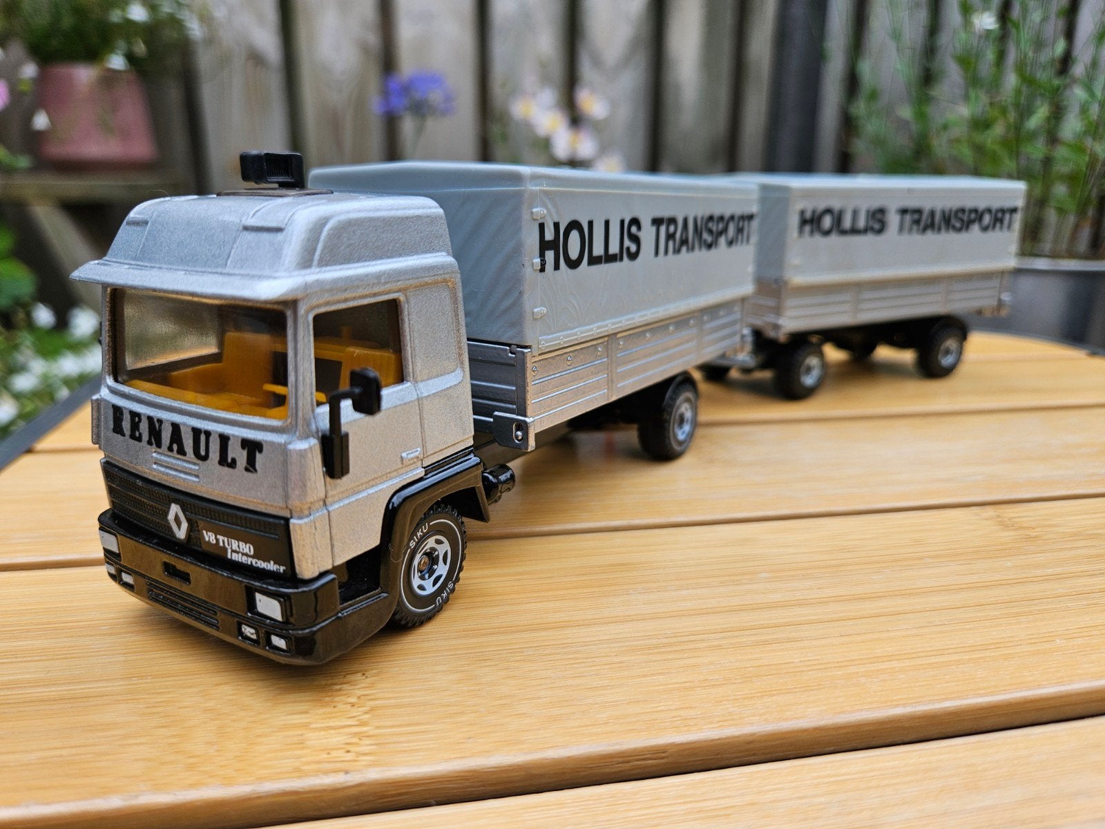 Siku 3115 Renault V8 Hollis combi 1:55, Ophalen of Verzenden, Zo goed als nieuw, Bus of Vrachtwagen, SIKU