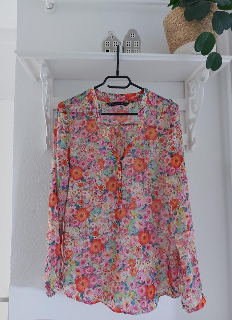 Fleurige gebloemde blouse 
Merk: Zara, Ophalen of Verzenden, Zo goed als nieuw, Maat 38/40 (M)