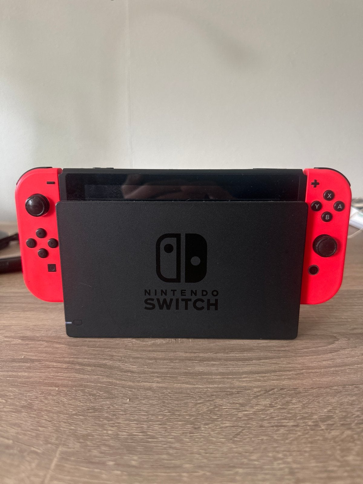 Nintendo Switch + Case, 3 spellen, een charging dock en meer, Met games, Met 2 controllers, Ophalen of Verzenden, Zo goed als nieuw