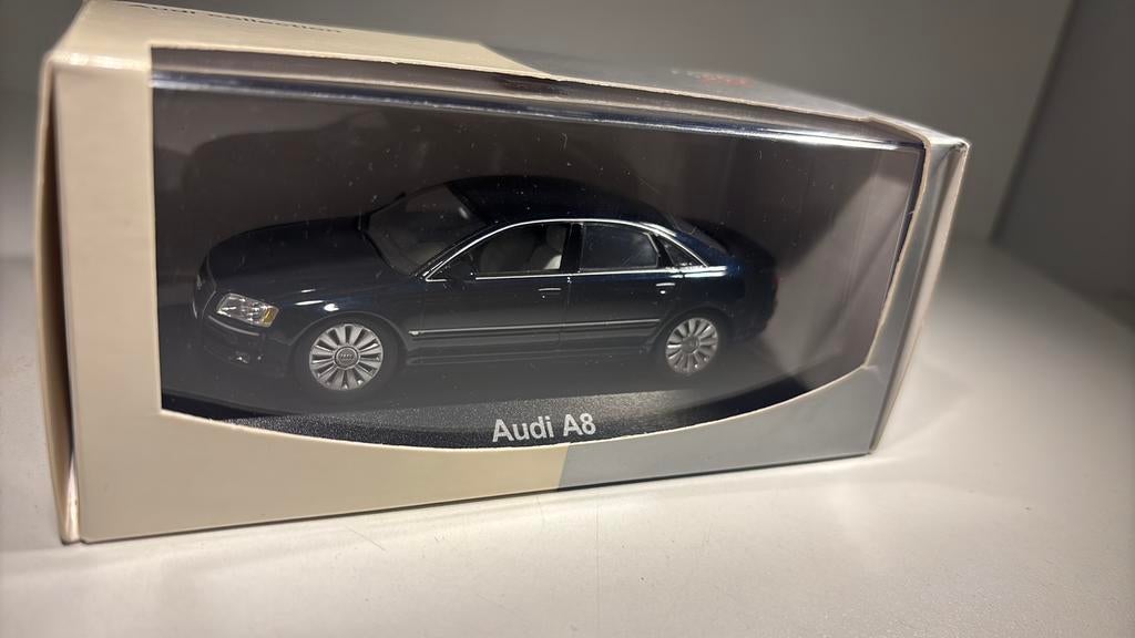 Audi a8 bleu minichamps 1.43