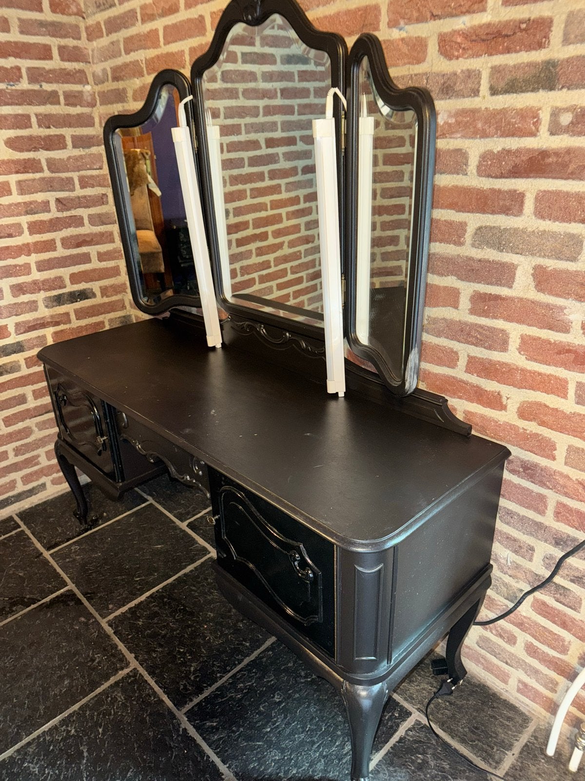 Brocante Zwarte Satijn Gelakte Kaptafel met Drieluik Spiegel, Ophalen, Gebruikt, 50 tot 100 cm, Minder dan 100 cm
