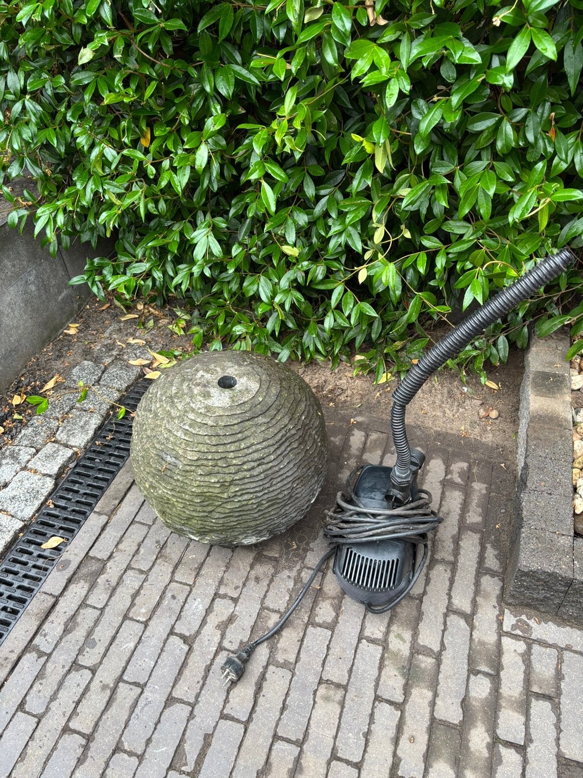 Graniet waterornament (bol) met pomp, Ophalen, Gebruikt, Graniet, Waterval