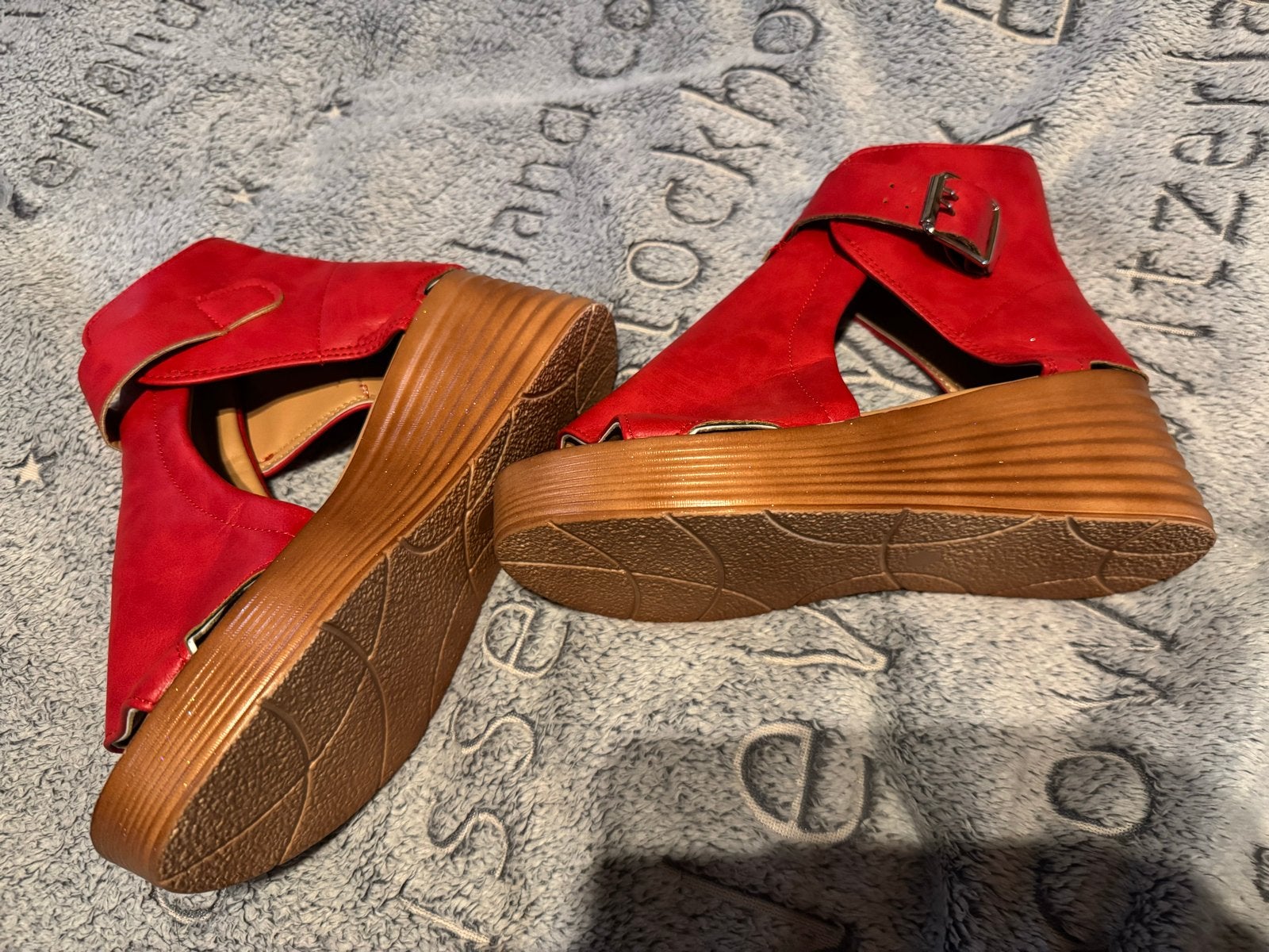 Rode sandalen met sleehak - Maat 37, Ophalen of Verzenden, Nieuw, Rood, Sandalen of Muiltjes