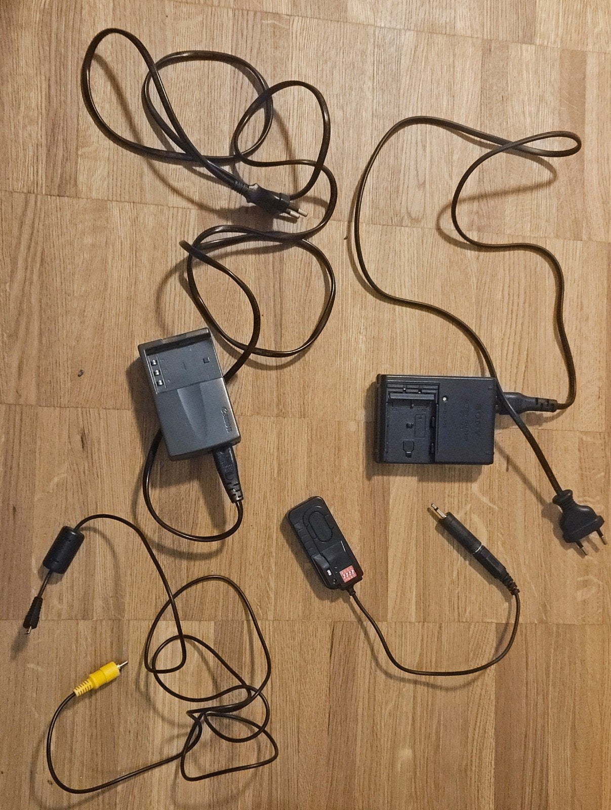 Camerabatterij opladers en kabels, Audio, Tv en Foto, Gebruikt, Overige merken, Oplader, Inclusief stroomkabel