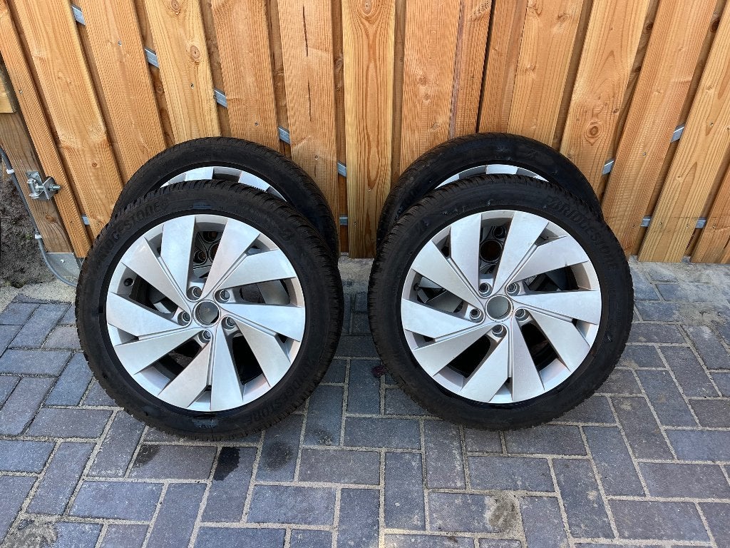 Belmont velgen met Bridgestone winterbanden. (VW Golf), Auto-onderdelen, Ophalen, Gebruikt, Velg(en), 17 inch