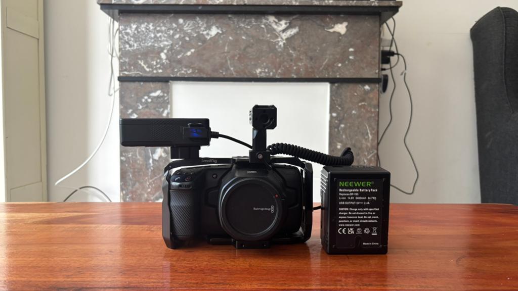 Black Magic Cinema Camera 6K + 2 Vmount Battery, Ophalen, Gebruikt, Compact, Overige Merken
