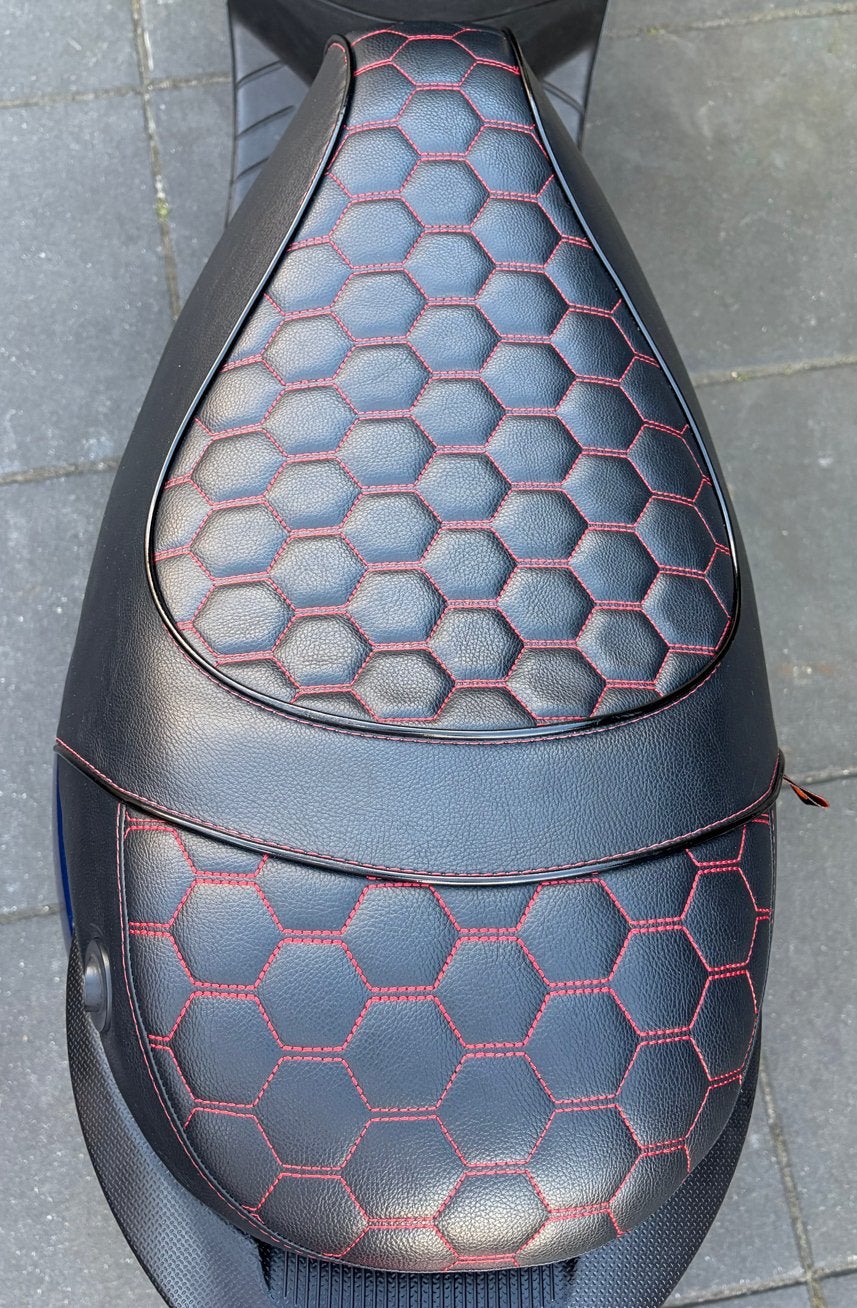 Custom zadelhoes voor Piaggio Zip - Zo goed als nieuw, Fietsen en Brommers, Brommeronderdelen | Scooters, Ophalen of Verzenden