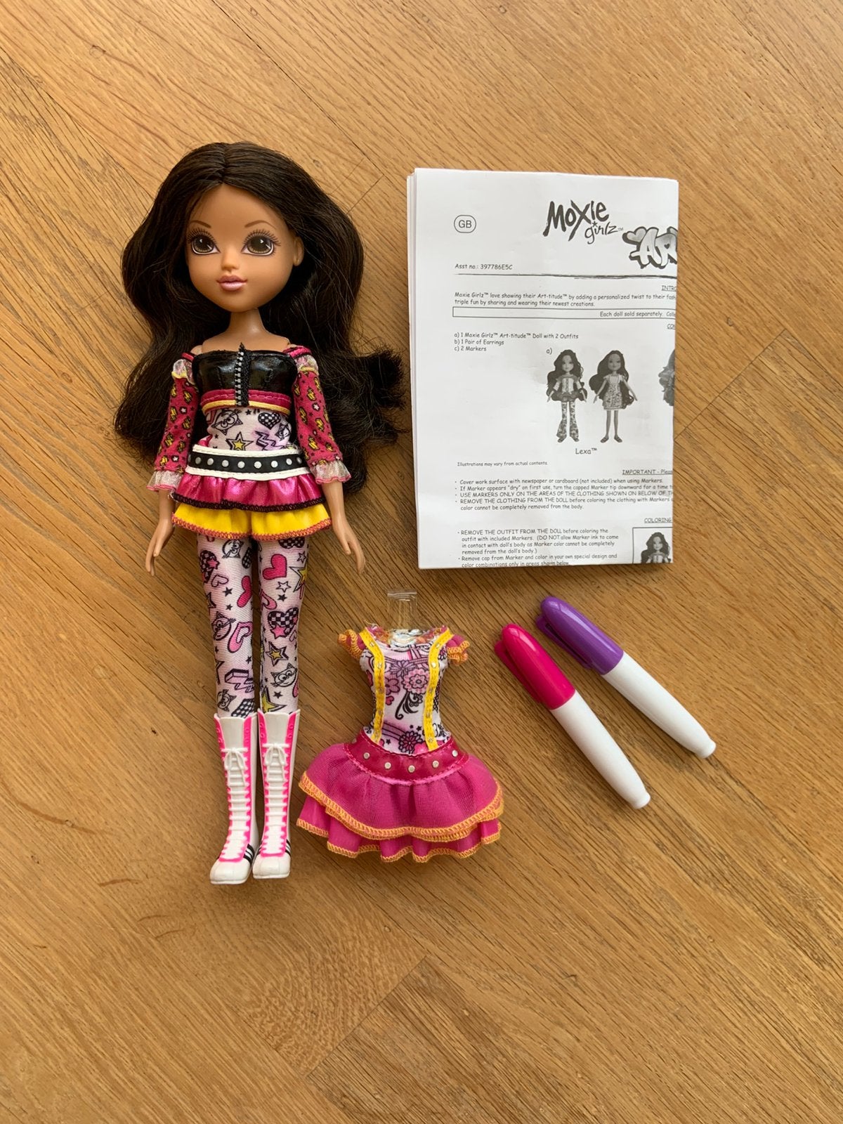 Moxie Girlz Art-Titude Sophina Color Your Fashion | Vintage, Verzamelen, Poppen, Ophalen of Verzenden, Zo goed als nieuw, Fashion Doll