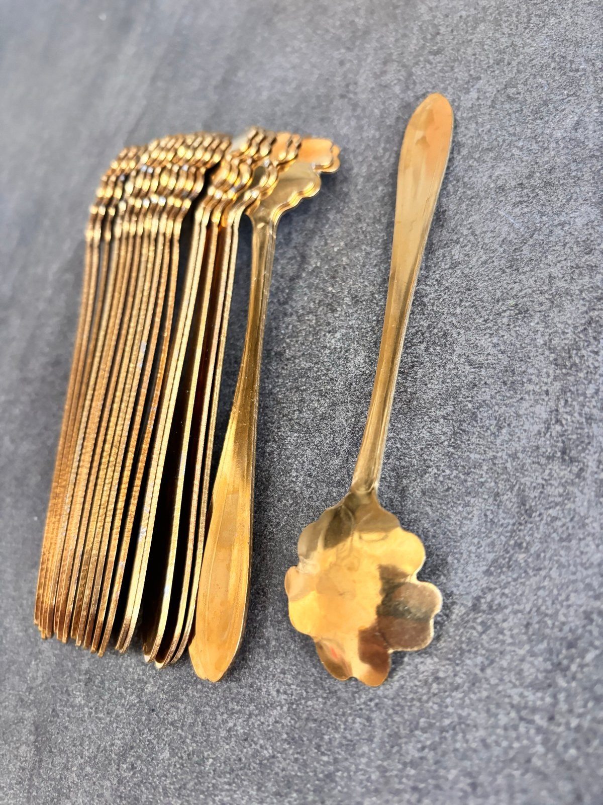 Set van 20 gouden theelepels met bloemmotief, Verzenden