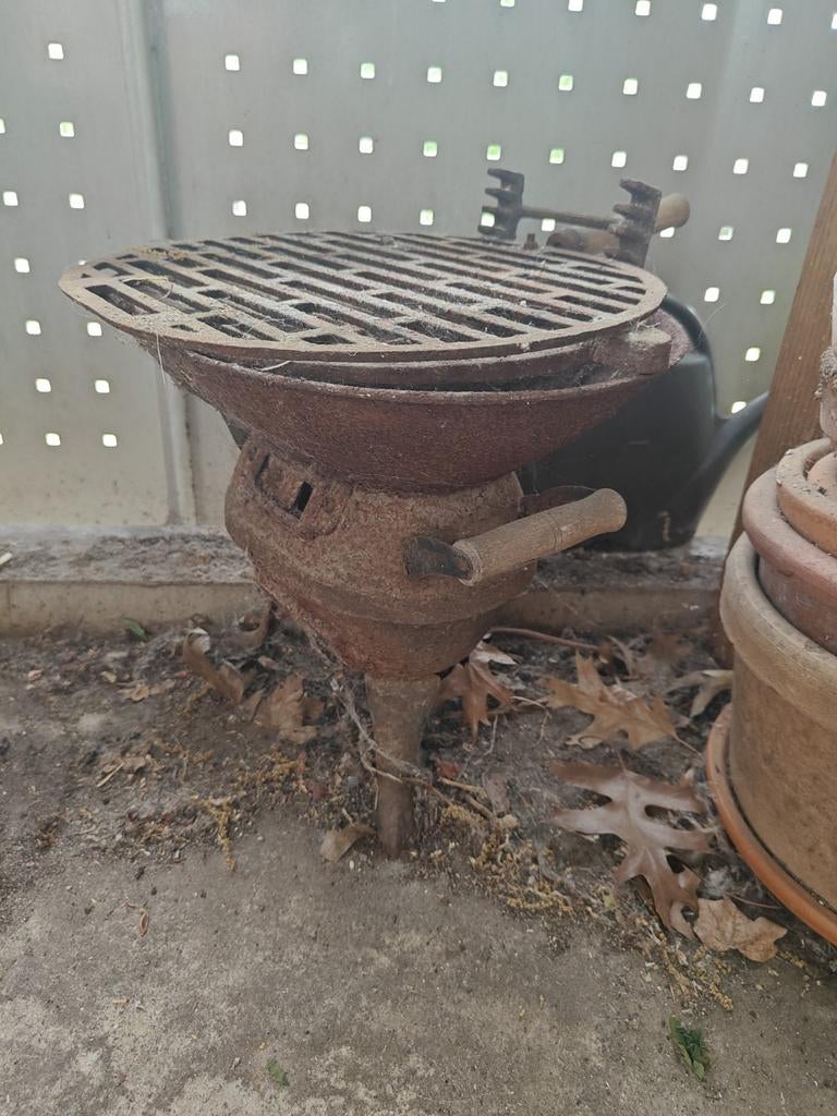 Oude gietijzeren barbecue/vuurkorf, Tuin en Terras, Gasbarbecues, Gebruikt, Ophalen of Verzenden