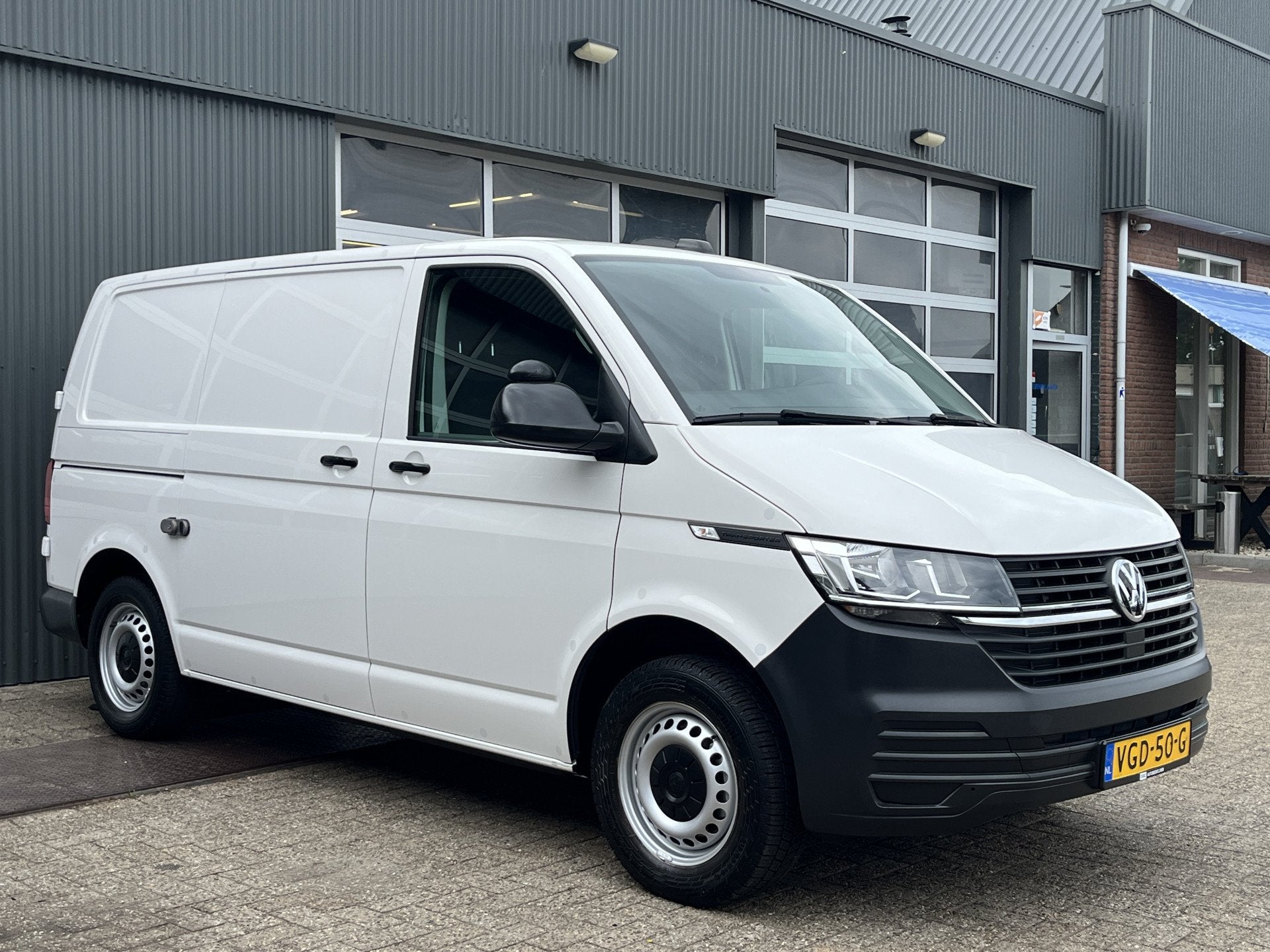 Volkswagen Transporter 2.0 TDI L1H1 Sortimo Kastinrichting A, Voorwielaandrijving, Gebruikt, 4 cilinders, Volkswagen