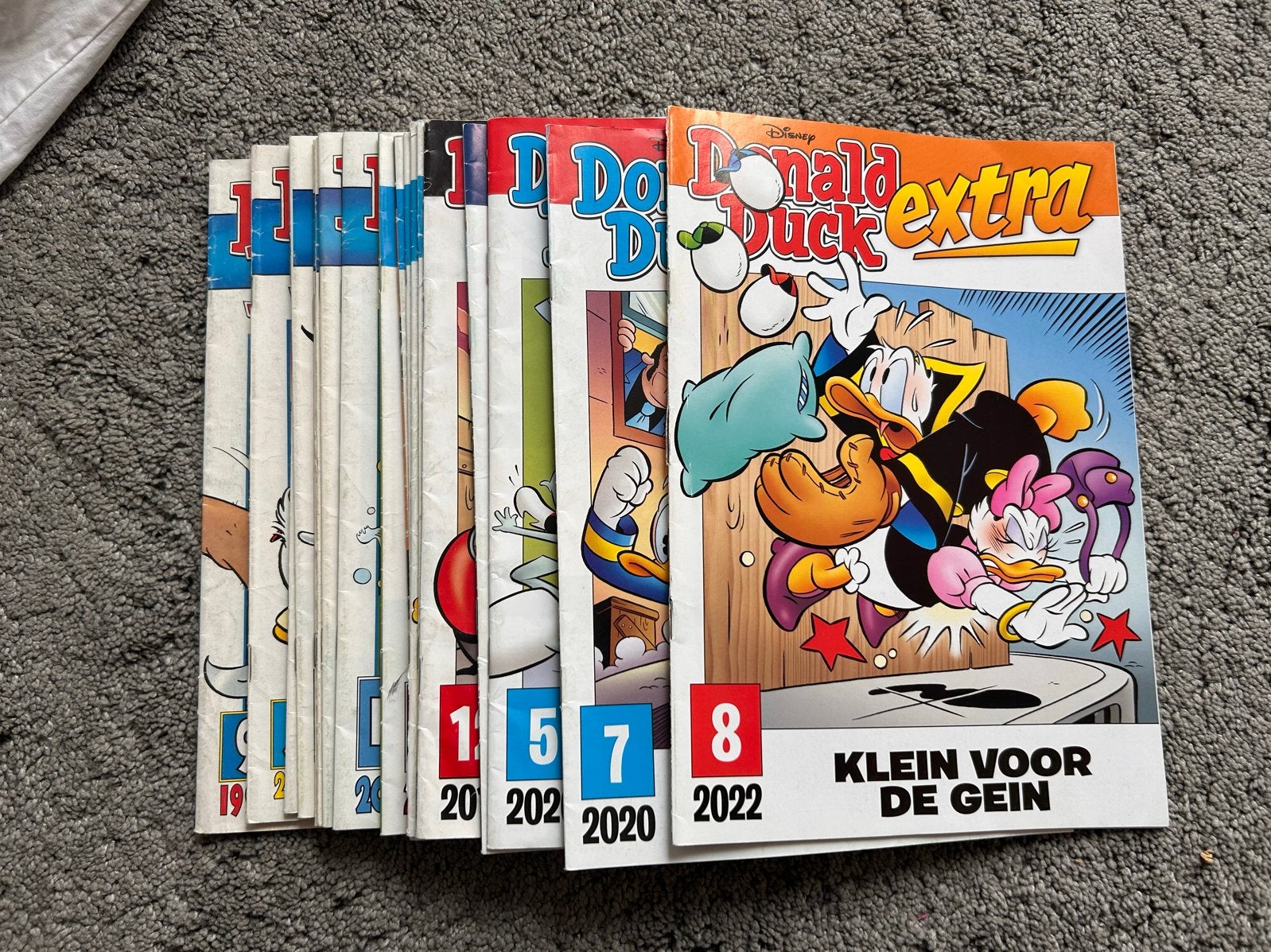 Donald Duck Extra en Donald Duck weekbladen, Meerdere stripboeken, Ophalen of Verzenden, Gelezen
