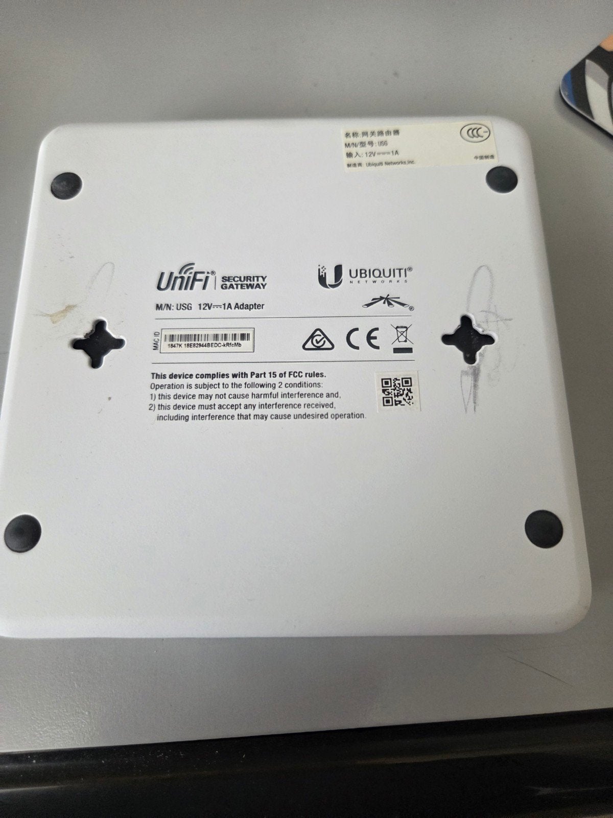 Ubiquiti UniFi Security Gateway (USG), Ophalen of Verzenden, Gebruikt, Router, Ubiquiti