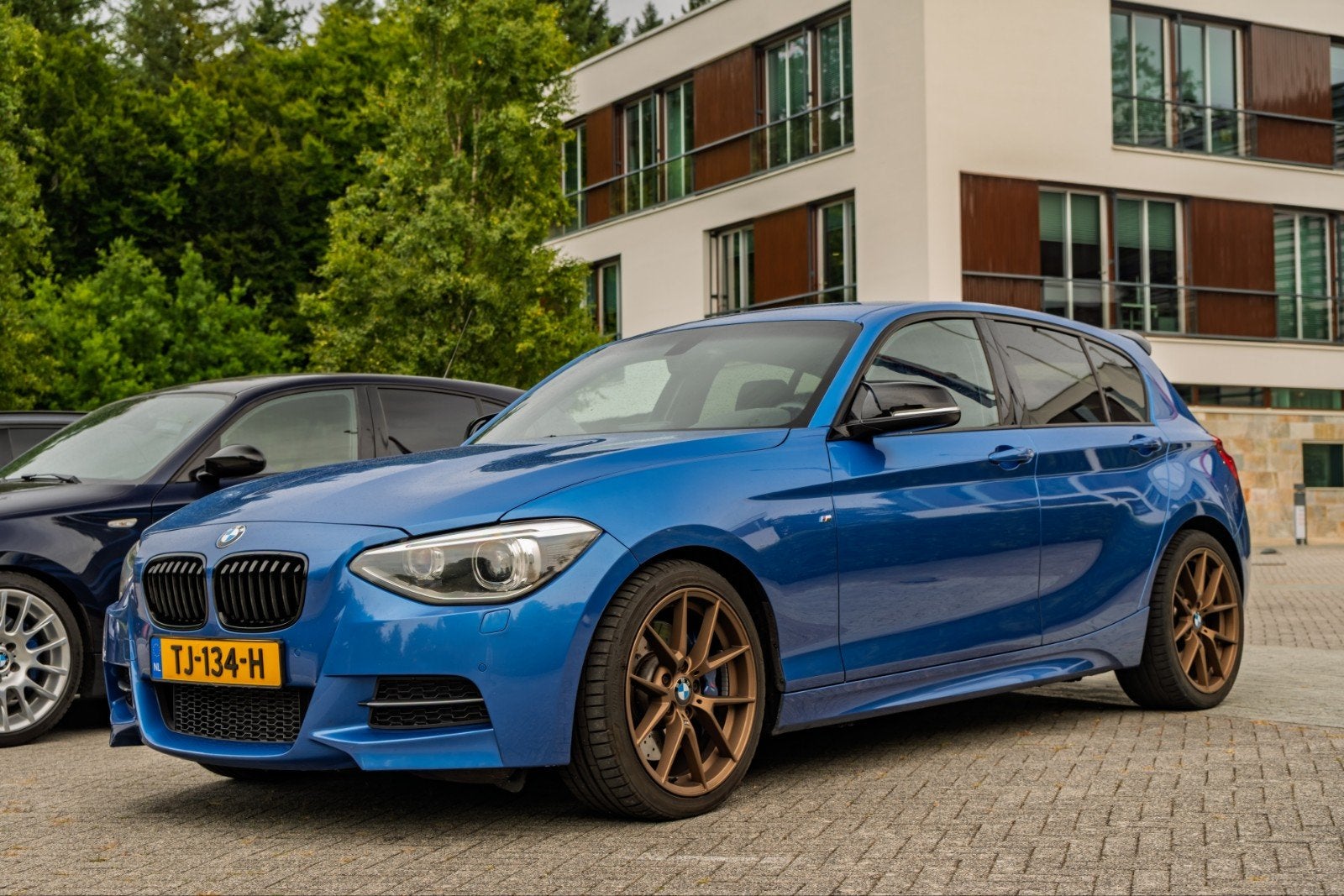 BMW M135i 5DR Xdrive AUT 2013 Estoril Blauw, Auto's, Zwart, Navigatiesysteem, Alcantara, Vierwielaandrijving