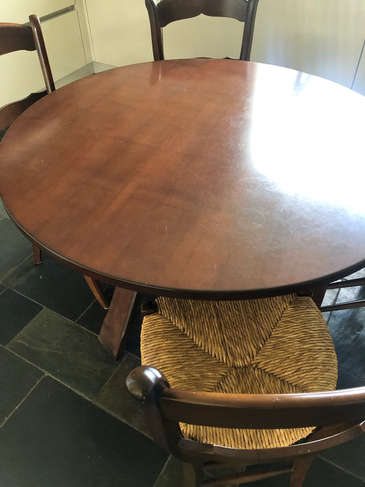 Kersenhouten eettafel (rond, 110 cm) met 4 stoelen, Huis en Inrichting, Tafels | Eettafels, Gebruikt, 100 tot 150 cm, Vier personen