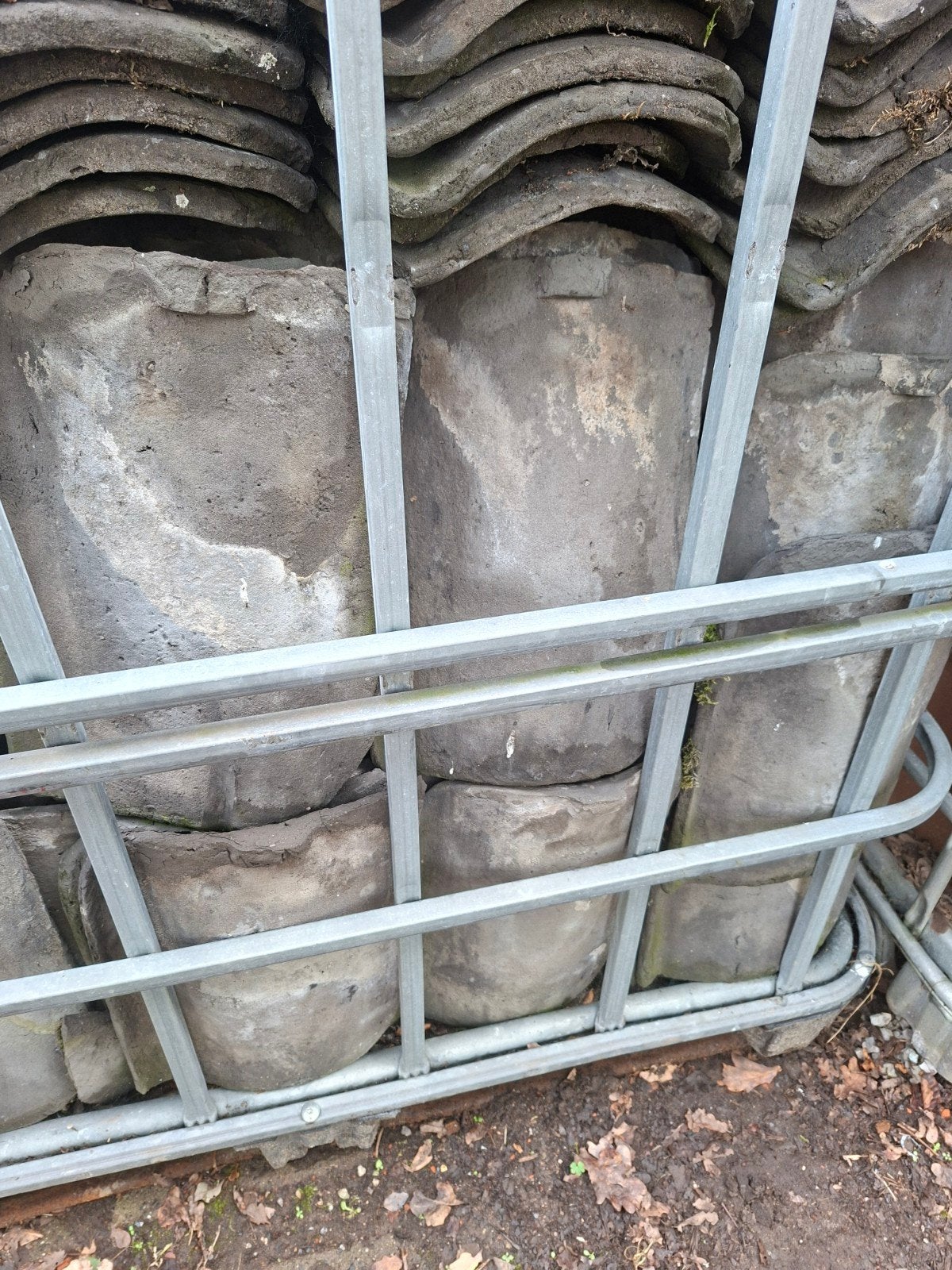 Oude blauwe handvorm dakpannen 2500 stuks  - Gebruikt, Ophalen, Gebruikt, Steen of Klei, Blauw