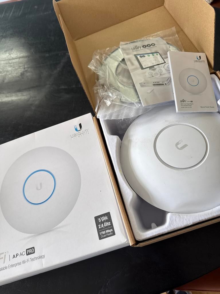 Ubiquiti UniFi AP AC Pro, Ophalen, Zo goed als nieuw, Router