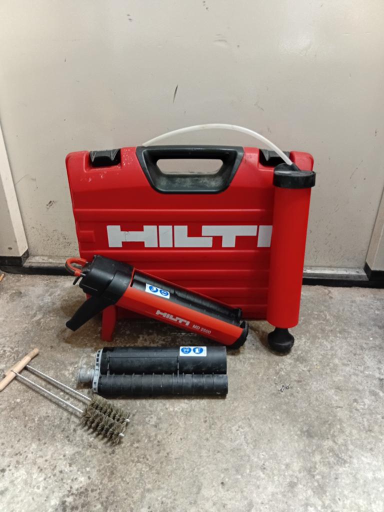 Hilti MD 2500 kitpistool met koffer en accessoires, Ophalen of Verzenden