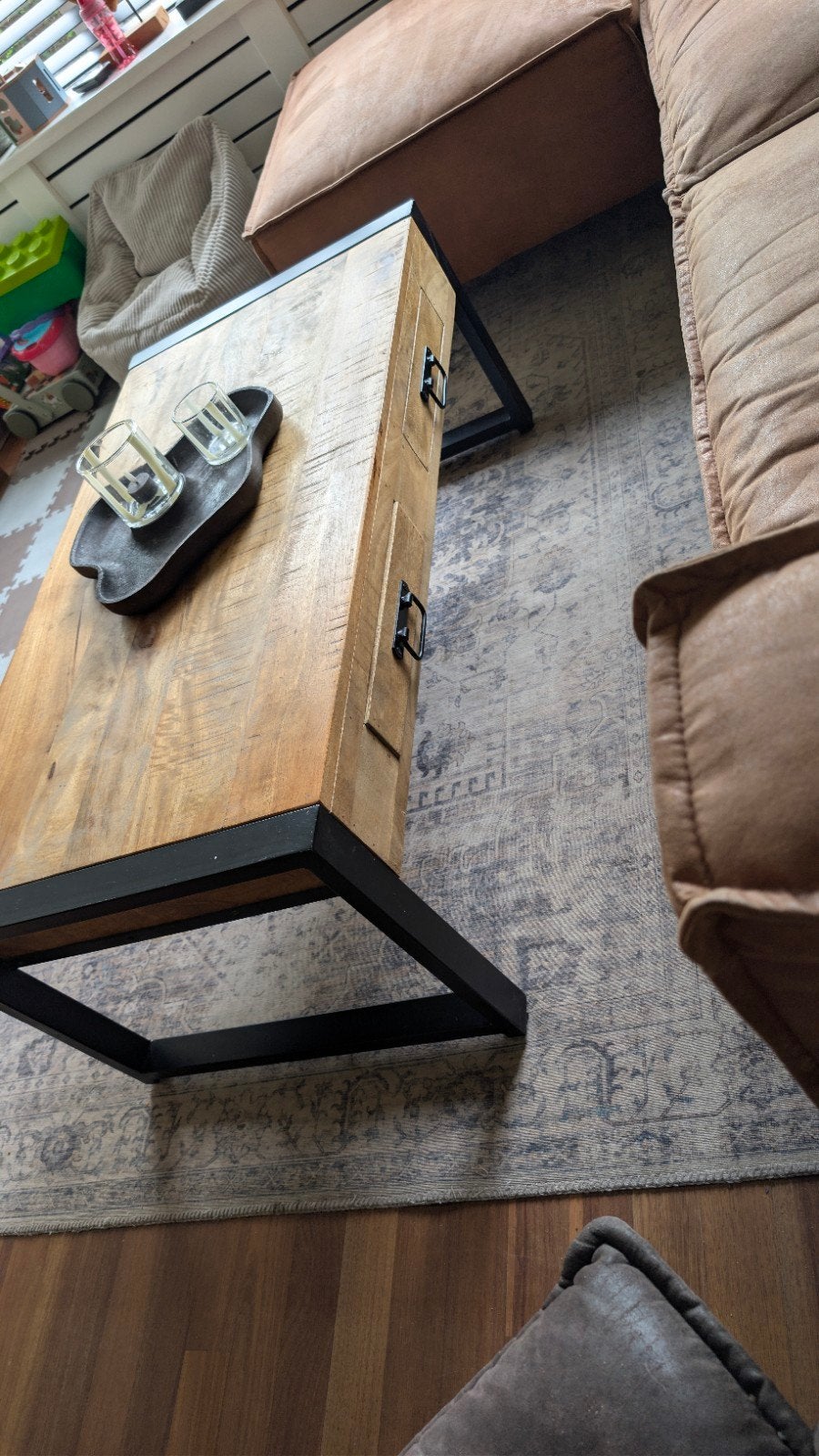 Mooie mango houten salontafel in zeer goede staat, 100 tot 150 cm, Zo goed als nieuw, Minder dan 50 cm, Rechthoekig