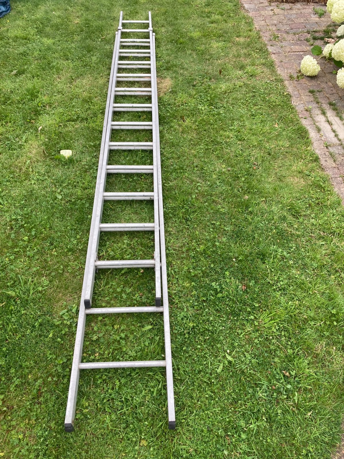 Tweedelige aluminium ladder, Doe-het-zelf en Verbouw, Ladders en Trappen, Ophalen, Gebruikt, 4 meter of meer