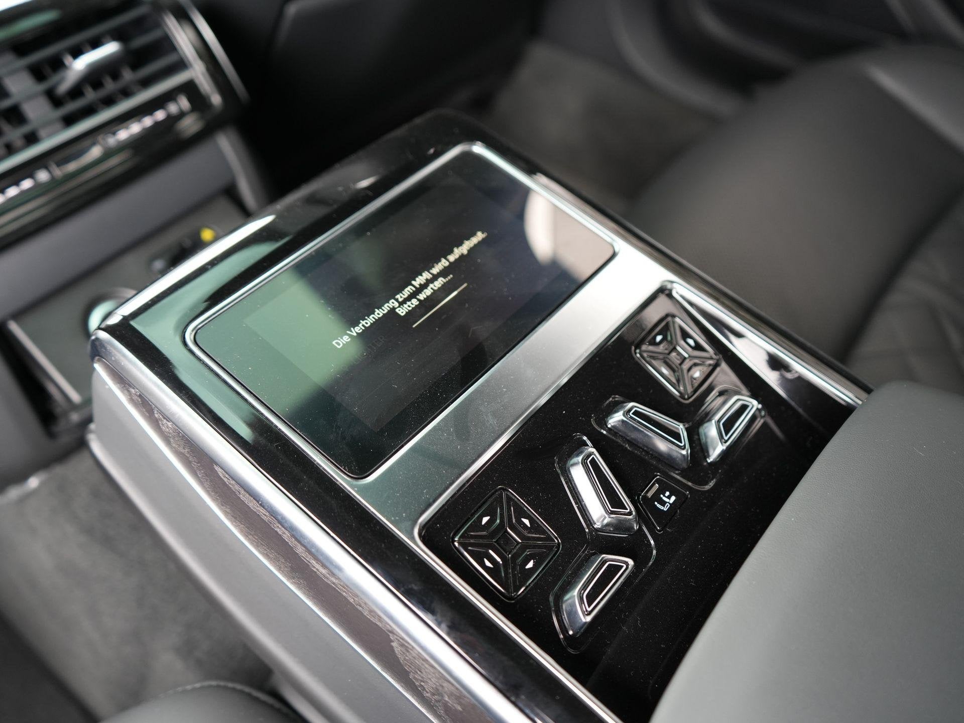 Foto 51 van Audi A8 S-Line 60 TFSI e 462 PK QUATTRO | Vierwielbesturing