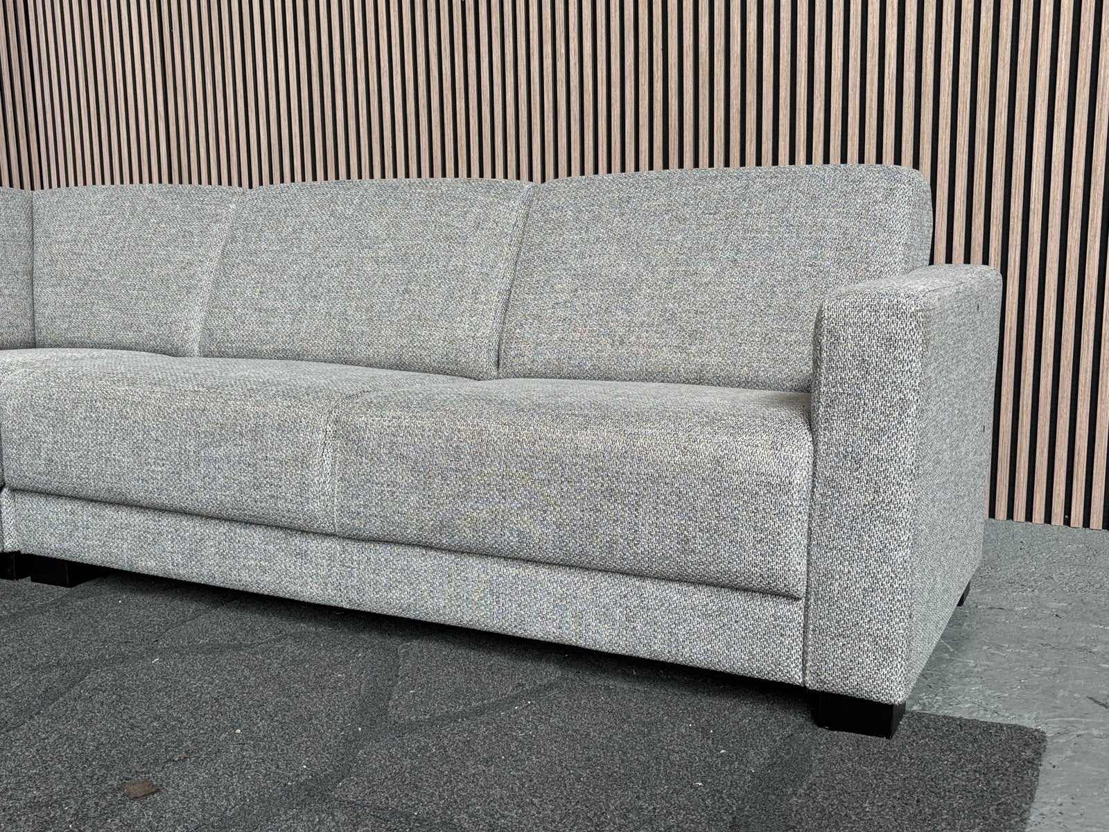 GRATIS LEVERING Hoekbank Grijs De Bommel 254X177 GEREINIGD, 250 tot 300 cm, Grijs hoekbank, Hoekbank, Ophalen of Verzenden