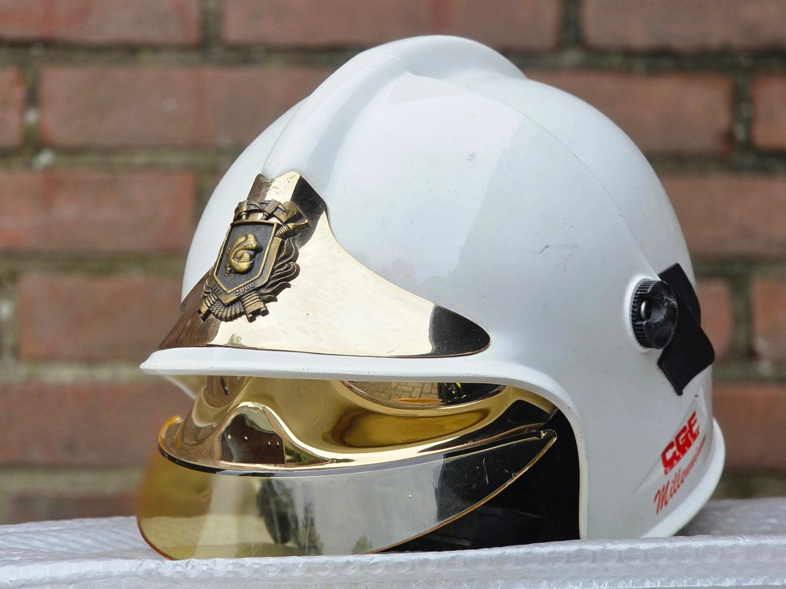 brandweerhelm brandweer Gallet "Millennium editie", Verzamelen, Ophalen of Verzenden, Landmacht, Nederland, Embleem of Badge