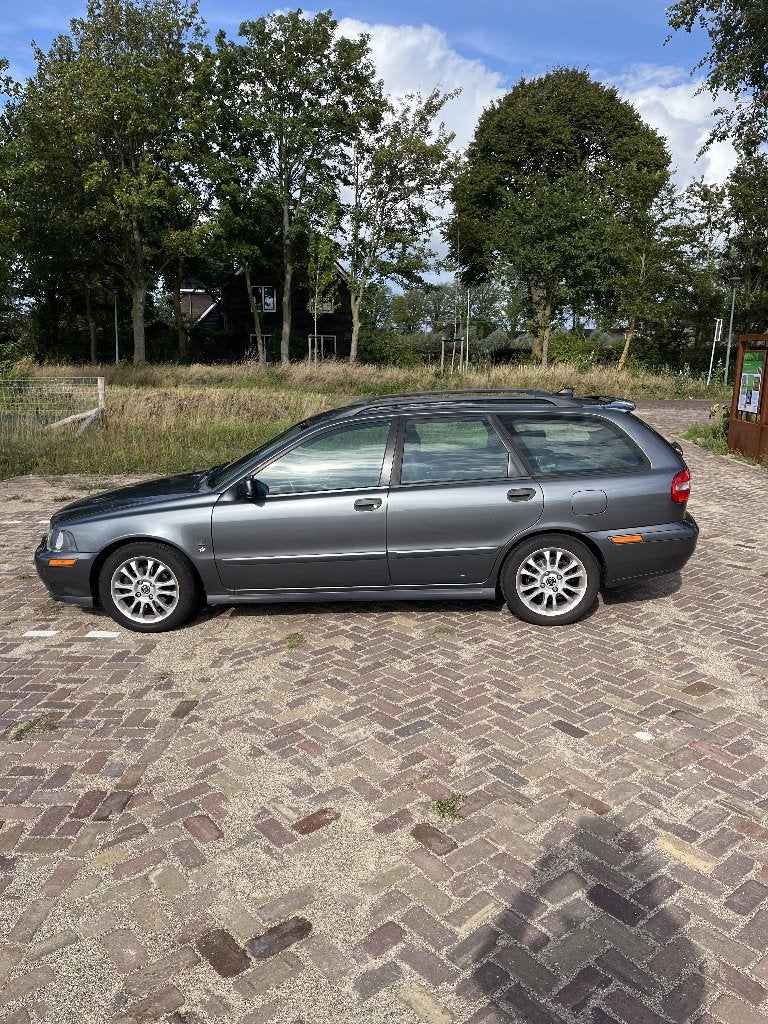 Volvo V40 1.8 2004 Grijs NIEUWE APK|AIRCO|CRUISECONTROL, Auto's, 4 cilinders, 122 pk, Handgeschakeld, 1783 cc